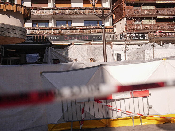 Трагедия в швейцарском баре Le Constellation, произошедшая в ночь на 1 января 2026 года, продолжает обрастать страшными подробностями