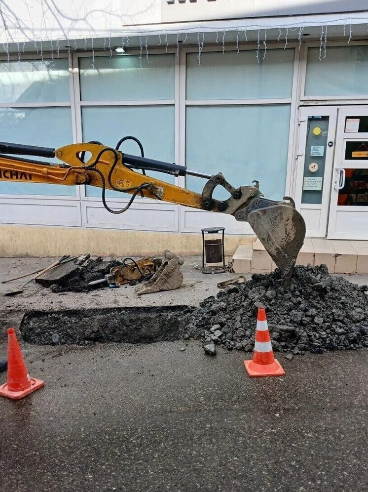 В праздничные и выходные дни бригады устраняли аварии на сетях водоснабжения и водоотведения во всех районах Сочи