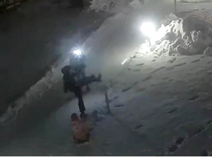 В Козьмодемьянске семиклассница повредила светильник в сквере