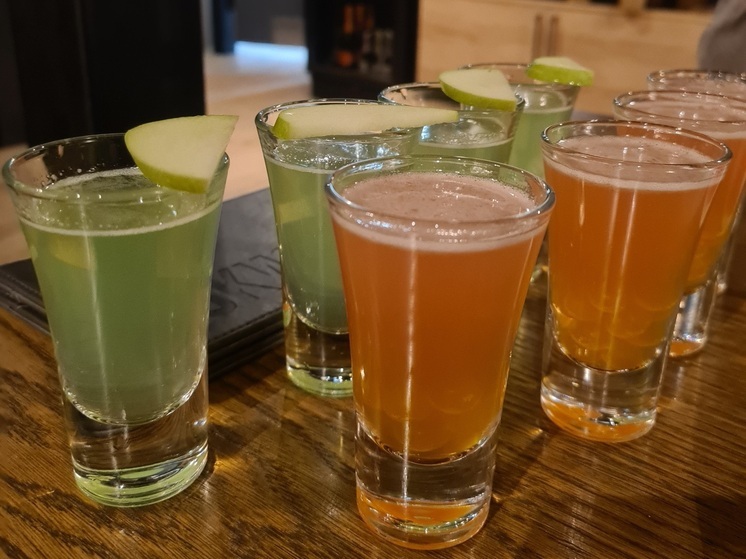 В Петербурге пьяный мужчина передергивал карабины в баре на Ленинском