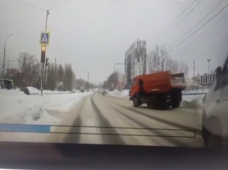 В Пензе водителя КамАЗа оштрафовали за проезд на красный и угрозу пешеходам