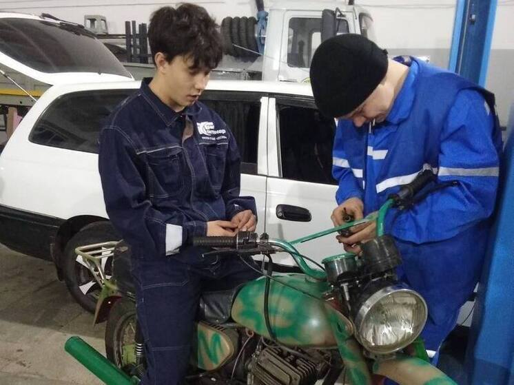 Студенты ремонтируют мотоциклы для передачи их на СВО в Забайкалье