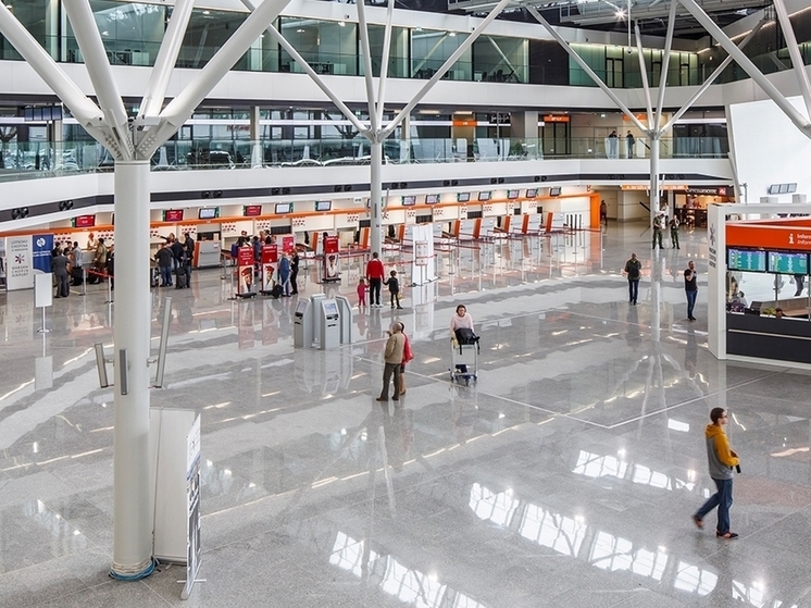 RMF24: украинку с надписью "бомба" на лбу не пустили на рейс в Цюрих