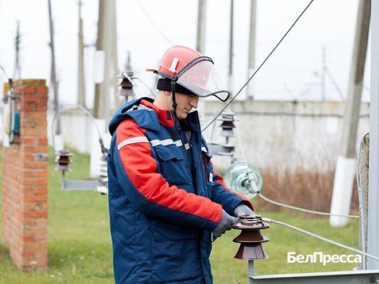 Мастер Волоконовской РЭС Белгородэнерго Иван Мушенко и его команда выполняют задачи, несмотря на риск
Бригада по диагностике оборудования Волоконовской районной эксплуатационной службы (РЭС) под руководством мастера Ивана Мушенко занимается техническим обследованием электросетей