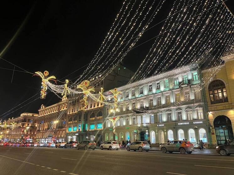 Около 1,3 млн туристов приехали в Петербург отметить Новый год