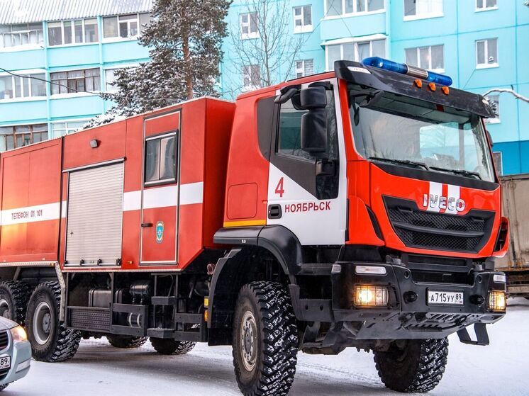 В Новом Уренгое спасатели организовали для школьника экскурсию в пожарную часть