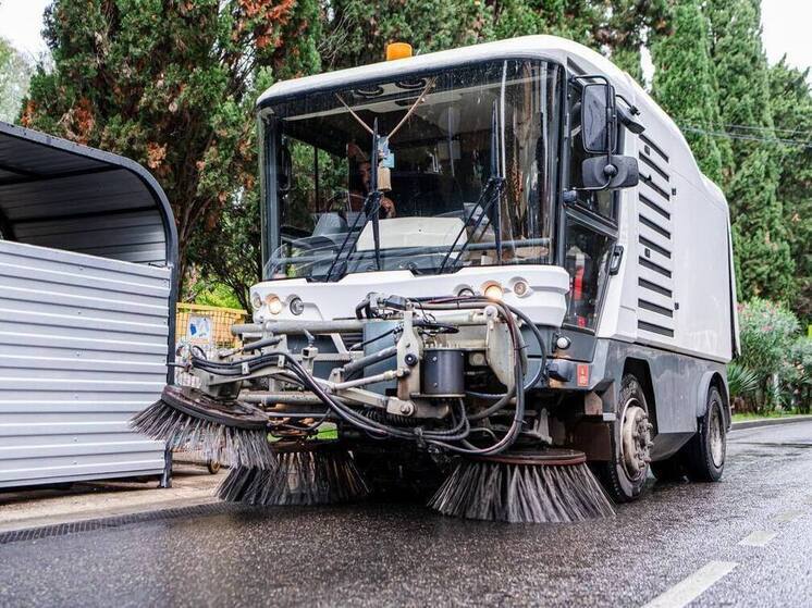 Службы Сириуса за праздники вывозили мусор и устраняли последствия непогоды