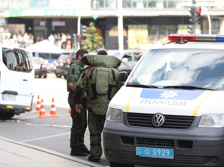 Украинские пограничники задержали фуру с алкоголем и беглецами