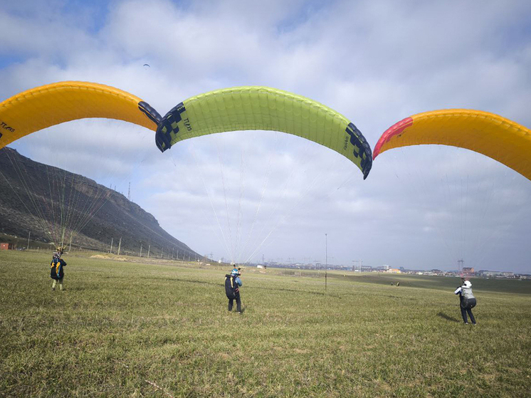 Калининградцы на параплане приземлились в Дагестане с победой
