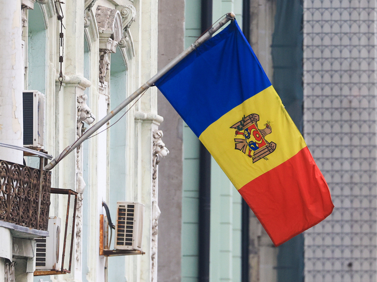 Лисневский: Санду концентрирует власть в Молдавии из-за слабого парламента