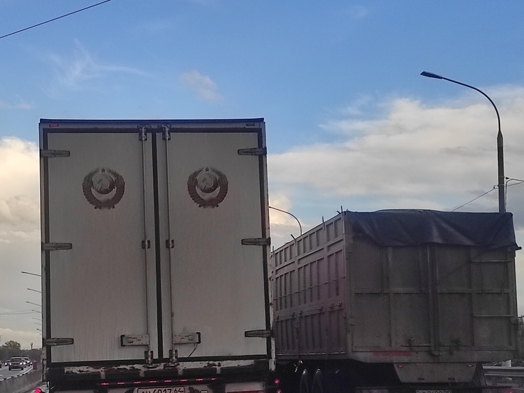 На подъезде к Верхнему Ларсу в северной Осетии скопилось почти 1800 фур