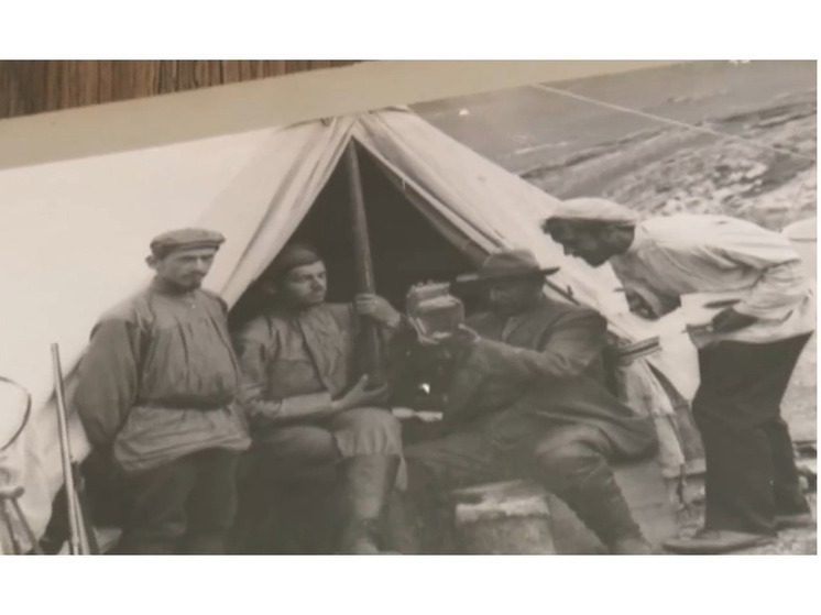Байкальский музей получил редкий фотоальбом 1901 года с кадрами первых научных погружений на Байкале
