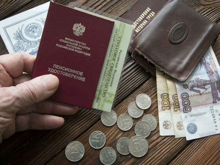 Юрист рассказал, какие ошибки в трудовой книжке могут снизить будущую пенсию