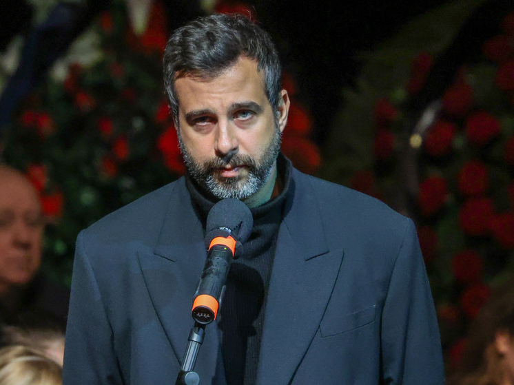 Юморист Иван Ургант пошутил над скандалами с Дибровым и Долиной