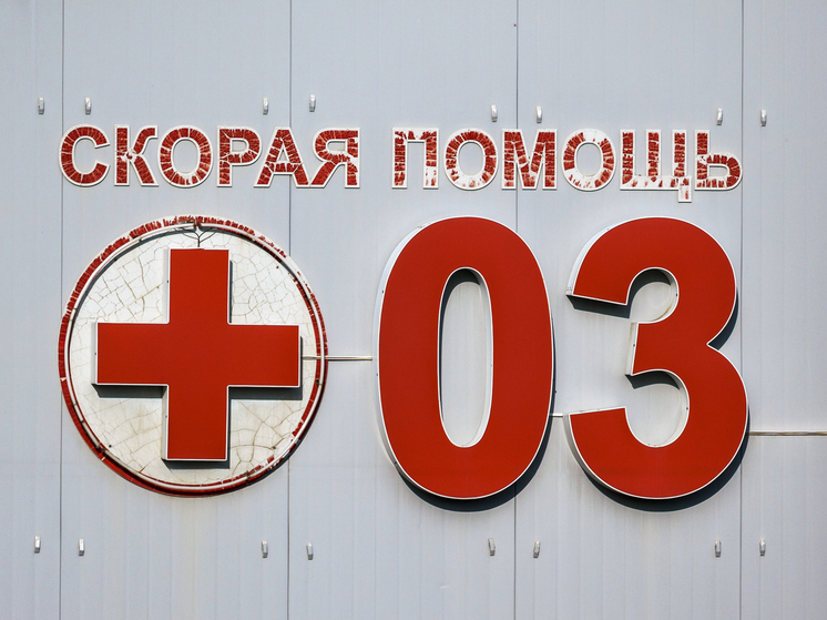 Из-за резкого рывка автобуса в Южно-Сахалинске пассажирка упала и сломала ребро