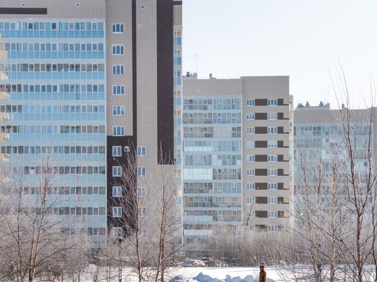 Семья из ЯНАО получила компенсацию после падения щита на ребенка в подъезде