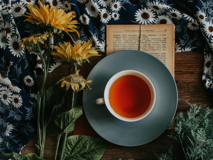 Забытый чай в чашке опаснее, чем вы думаете: во сколько раз возрастает вред после заварки