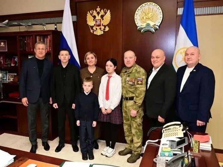 Радий Хабиров принял в гостях семью Сафиных из Салаватского района Башкирии