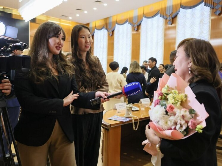 Глава Якутии Айсен Николаев поздравил с Днем российской печати