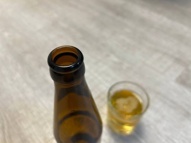 В Горно-Алтайске шумное застолье обернулось для 63-летнего местного жителя множественными переломами ребер и травмой головы