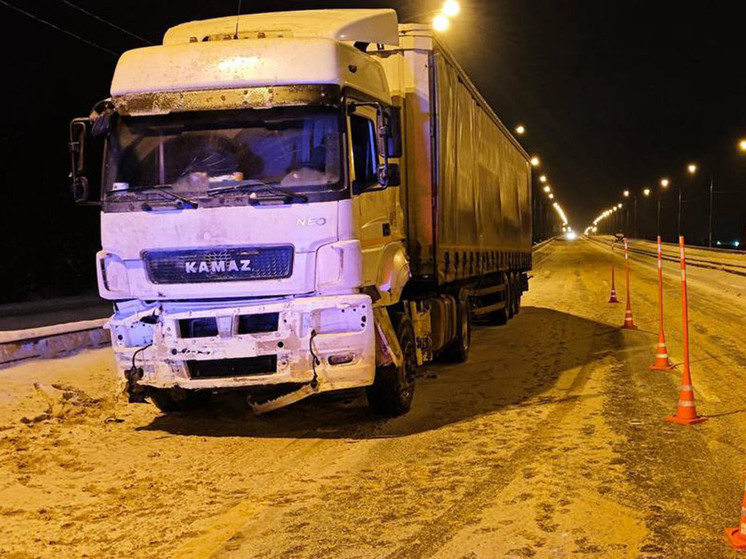 На валдайском участке ФАД М-10 «Россия» пострадал в ДТП водитель «КамАЗа»