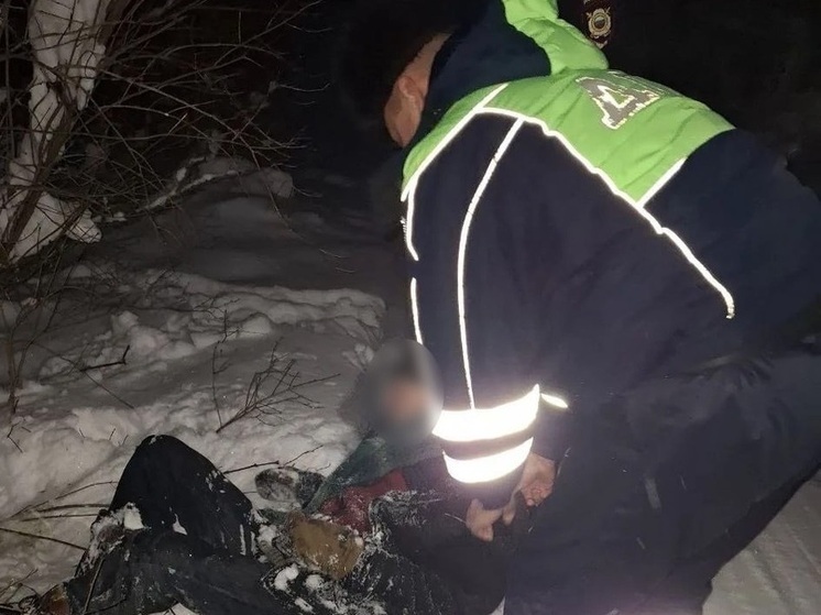 Вологодские госавтоинспекторы спасли жизнь пожилому человеку