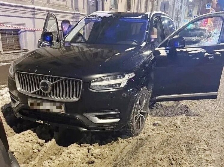 Угнанный автомобиль из Ленинграда нашли вместе с вором в Петербурге росгвардейцы