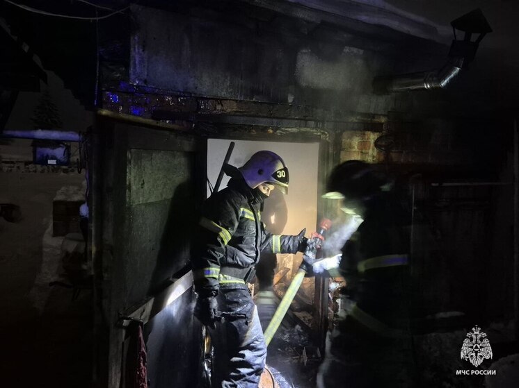 В Кимовске загорелись гаражи с машиной и мотоциклом