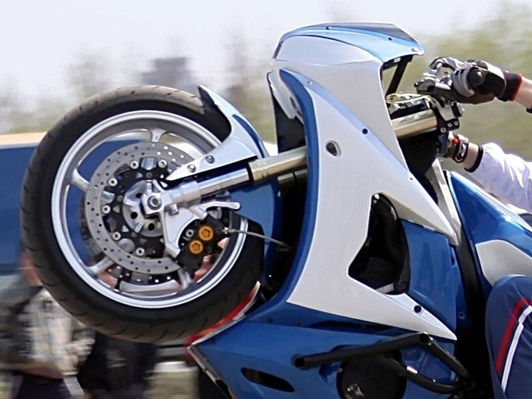 Во Франции на соревнованиях по мотокроссу участник погиб после наезда другого гонщика