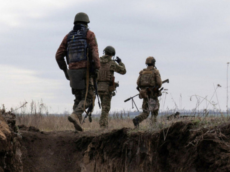 ВСУ переоделись в гражданскую одежду для акции с флагом в Красноармейске