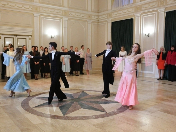 Студенты Большого Серпухова могут посетить «Королевский бал»