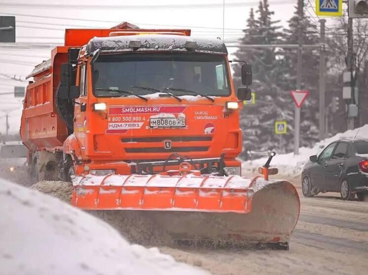 Снегопад без пауз: в Чебоксарах продолжается уборка снега