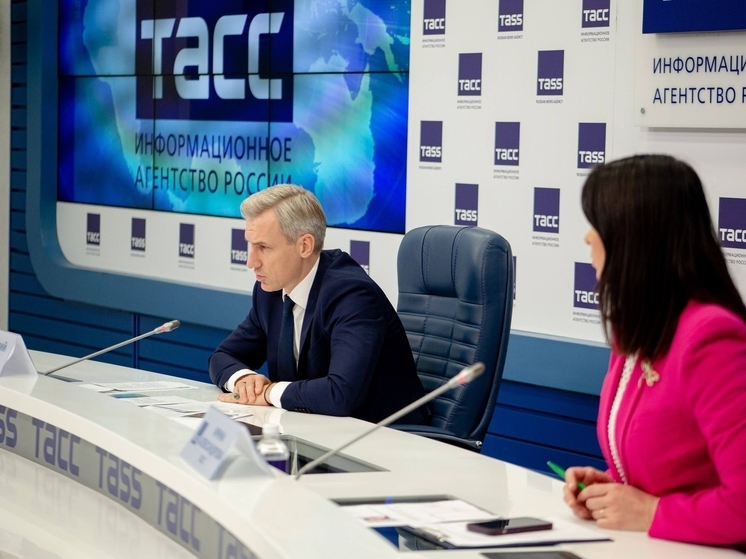 Василий Анохин поздравил смоленских журналистов с профессиональным праздником