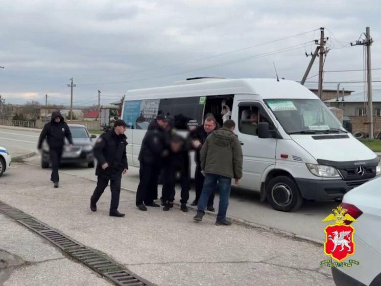 В Крыму мужчина не хотел ждать автобус и угнал автомобиль