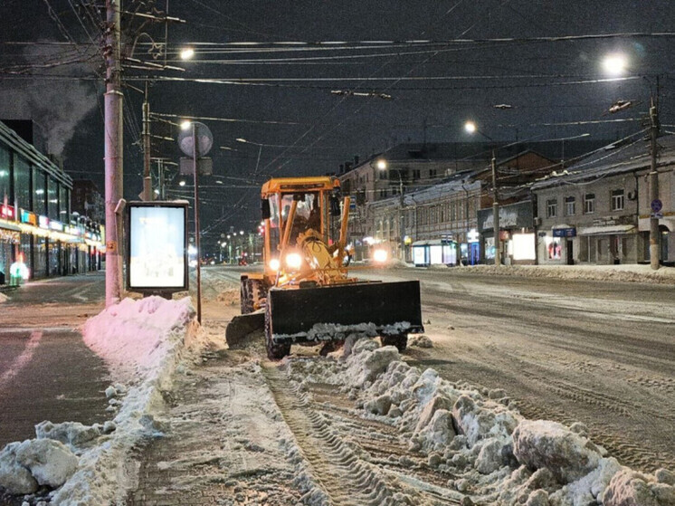 Сотни рабочих приводят Тулу в порядок после снегопада