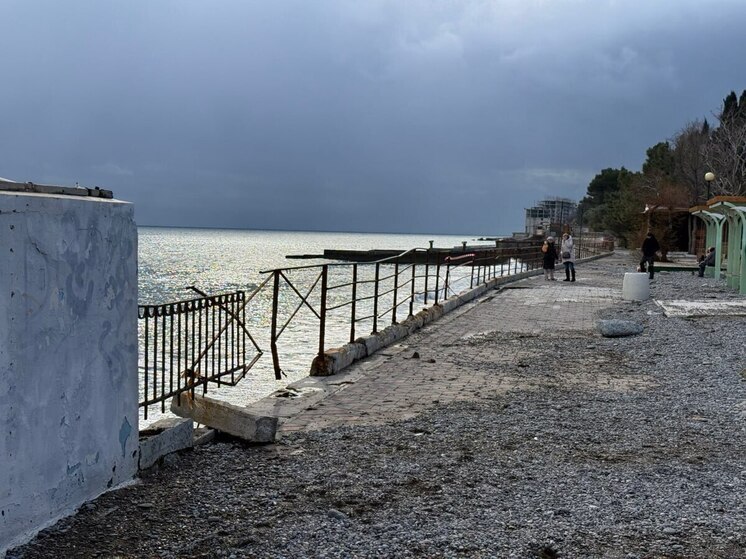 Набережная Гурзуфа пострадала из-за шторма