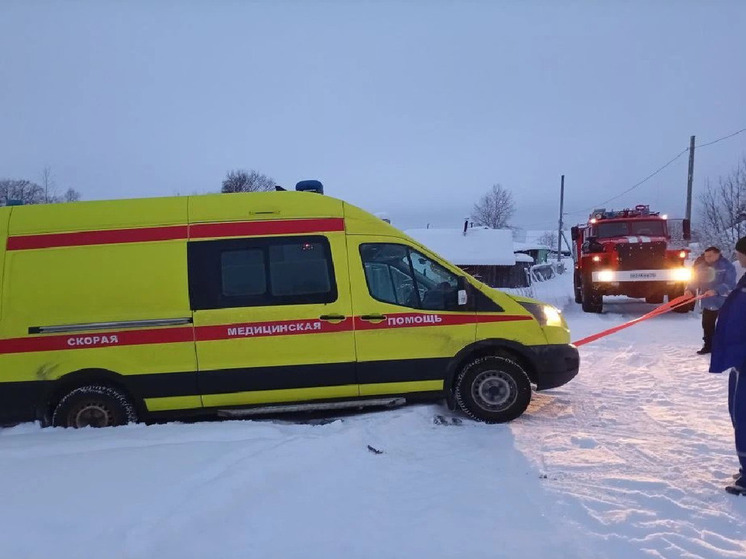 Пожарные пришли на помощь скорой помощи с пациентом