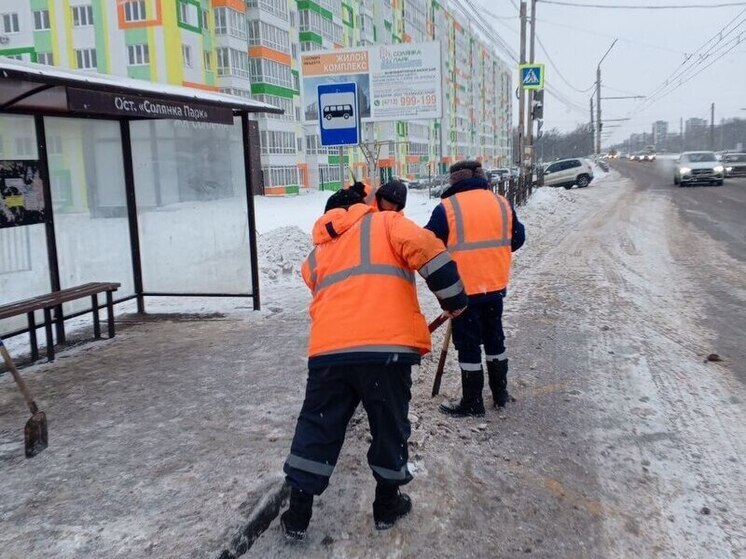 В Курске коммунальщики расширяют фронт работ по уборке снега