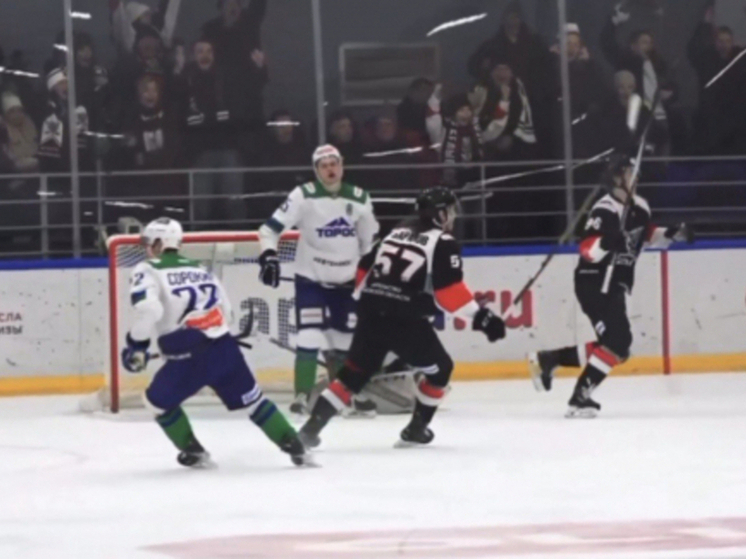 "Волки" взяли верх! ХК "Тамбов" одержал эффектную домашнюю победу над "Торосом"