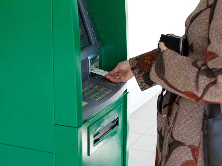 Пожилая Северодвинка очень хотела спасти 9 млн рублей, но мошенники были умнее