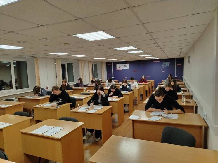 Более 1,3 тысячи школьников участвуют в региональном этапе ВсОШ в Мурманской области