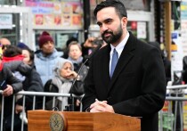 Мэр Нью-Йорка Зохран Мамдани присоединился к пикету бастующих медсестёр частных больниц, забыв, что как глава городской исполнительной власти он считается частью руководства, с которым профсоюз ведёт переговоры