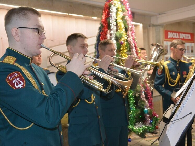 Военный оркестр Росгвардии поздравил журналистов концертом в Доме печати