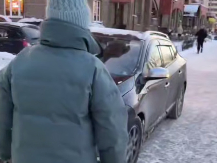 Водитель иномарки сбил жительницу Петербурга и скрылся с места происшествия