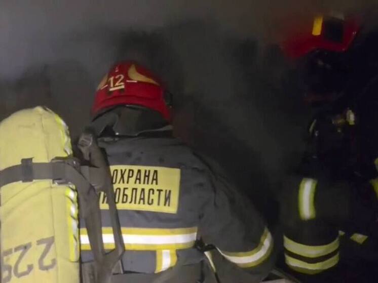 Пожар в гаражах под Колой тушили всю ночь