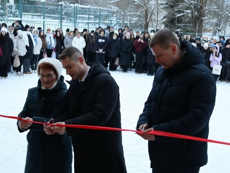 В Новгородском округе торжественно открыли после ремонта Пролетарскую школу