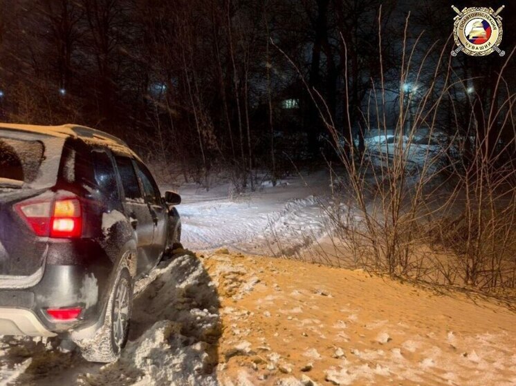 В Моргаушском округе автоинспекторы помогли откопать застрявший «Рено Дастер»