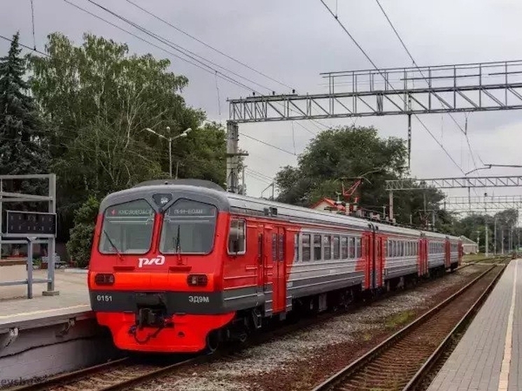В Ростовской области подросток попала под поезд