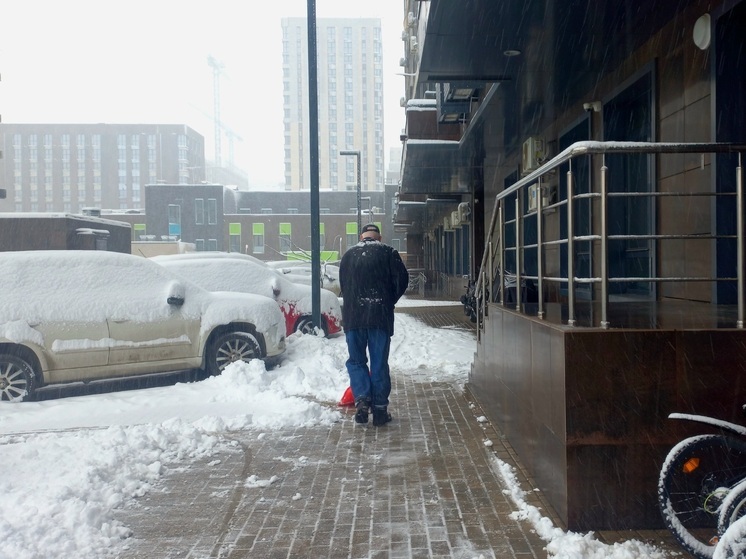 В Краснодаре выявили более 200 нарушений при уборке дворов после снегопадов