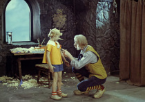 Сказка ложь, да в ней намек… Вся страна на эти две недели погрузилась в сказку